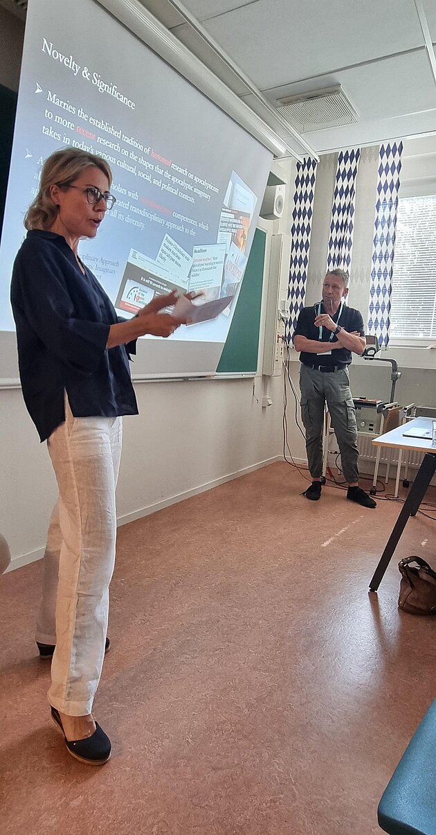 Photo of Svenungsson presenting program in Uppsala